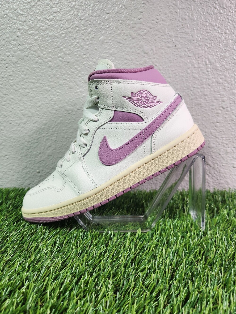 Nike Air Jordan 1 Mid Sail-Orchid Purple-Muslin Womens Size 6.5 BQ6472-162